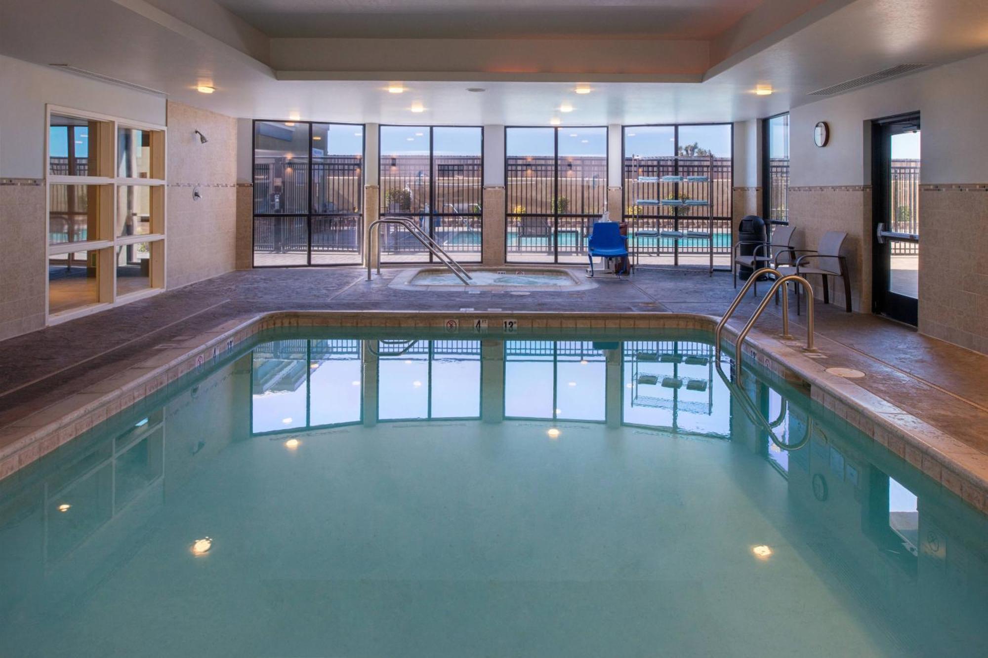 Courtyard By Marriott Victorville הספריה מראה חיצוני תמונה
