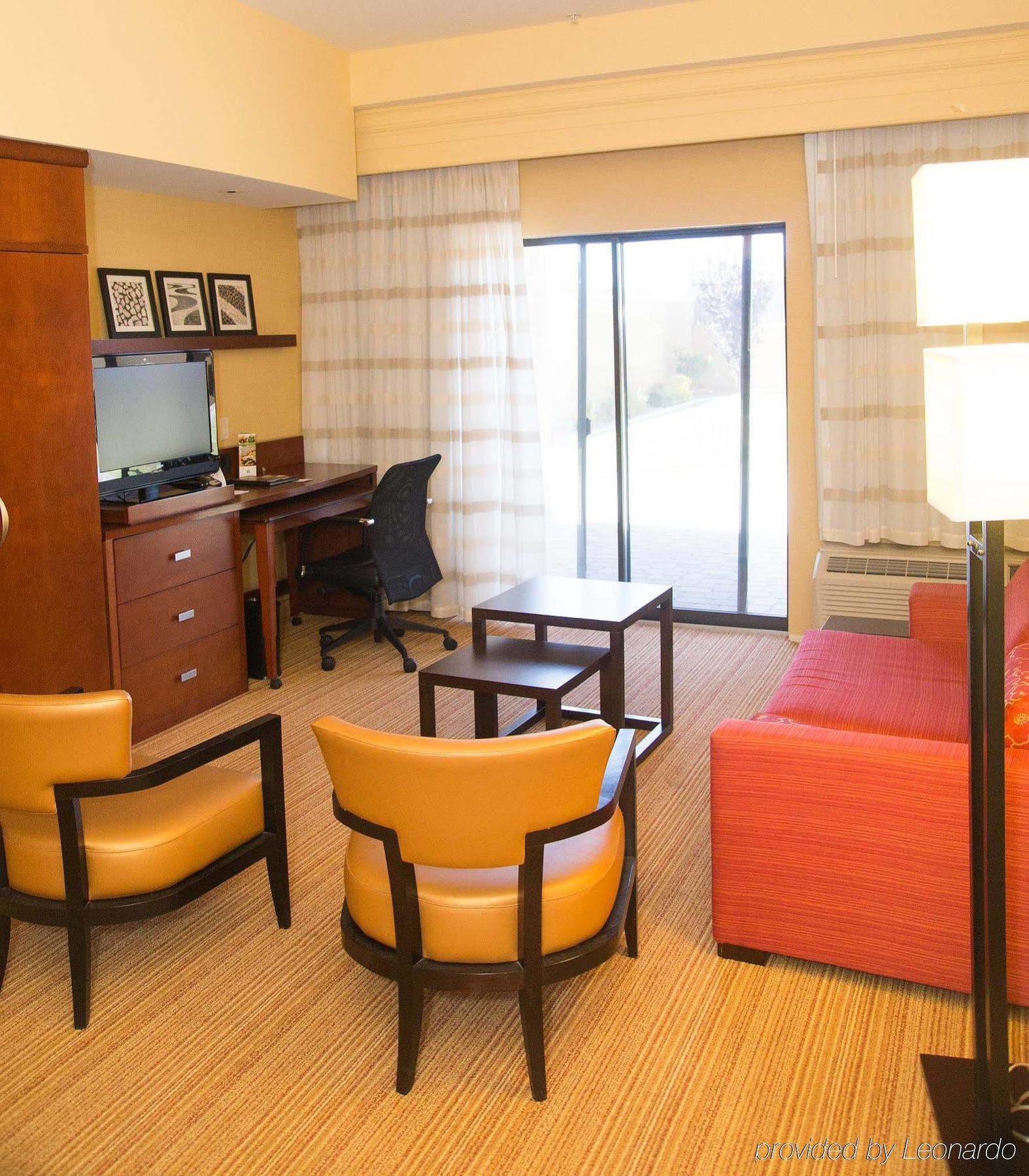 Courtyard By Marriott Victorville הספריה מראה חיצוני תמונה