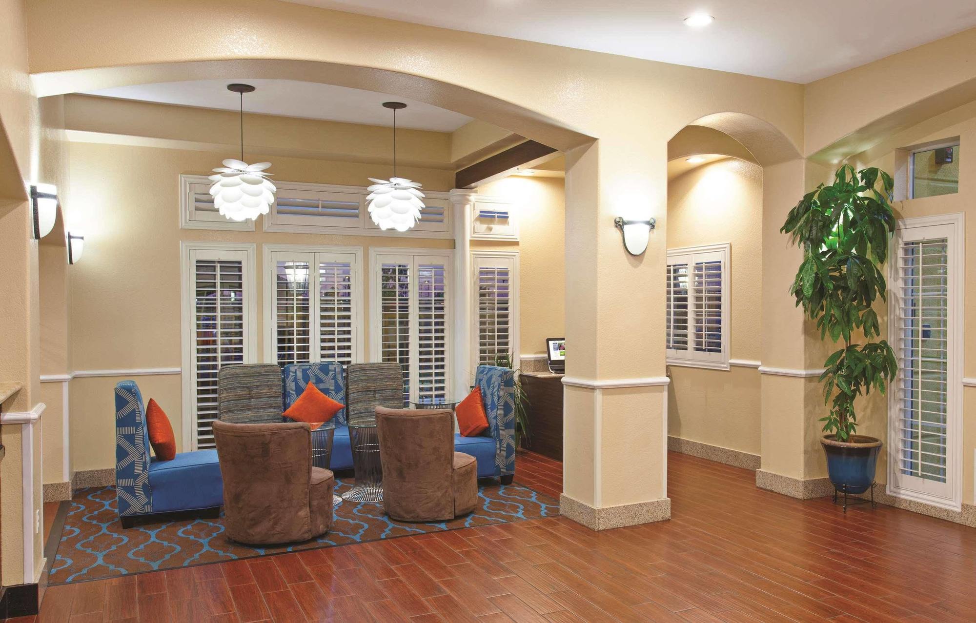 Courtyard By Marriott Victorville הספריה מראה חיצוני תמונה
