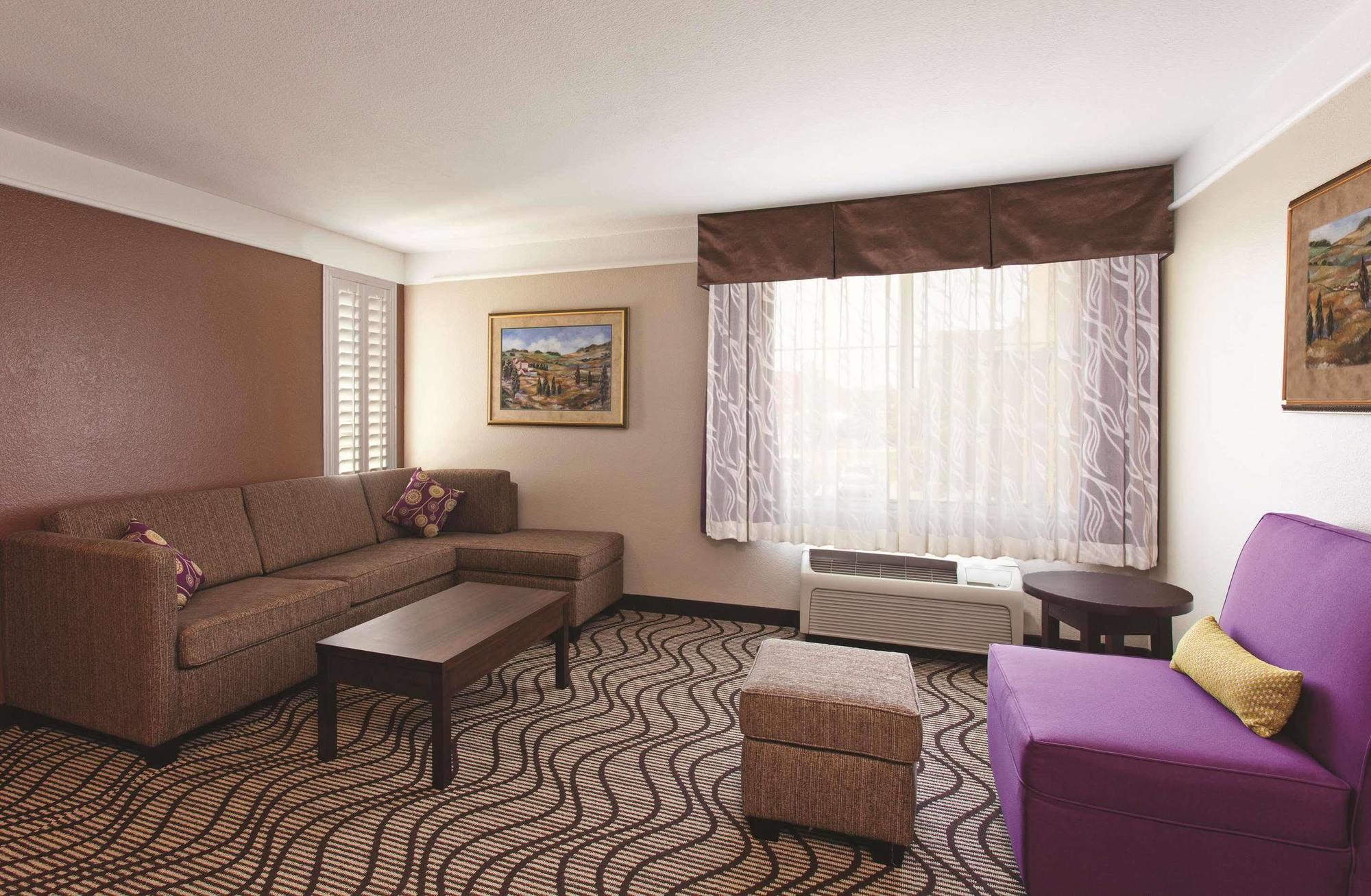 Courtyard By Marriott Victorville הספריה מראה חיצוני תמונה